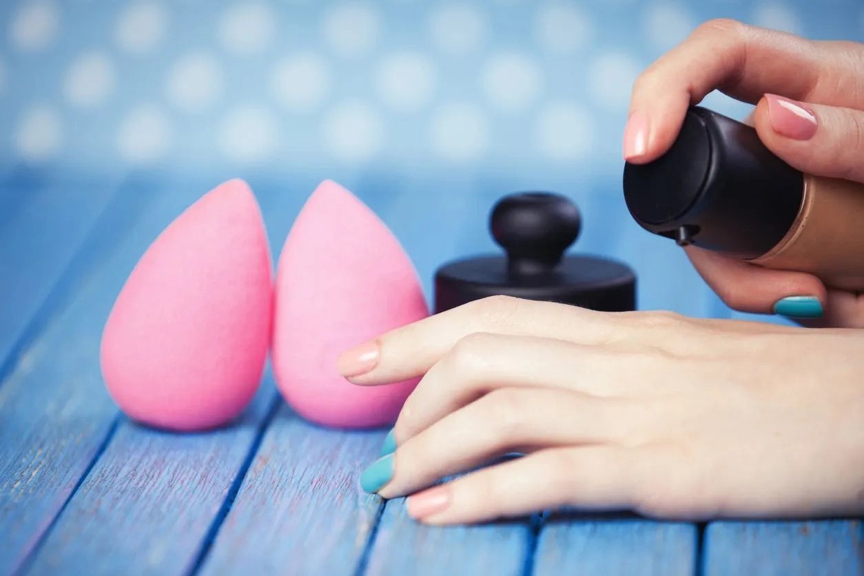 Jak używać gąbeczki do makijażu: 6 trików dla perfekcyjnego wyglądu