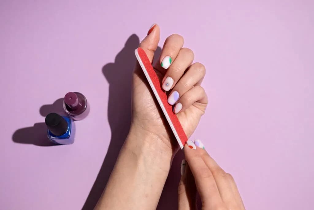 Jak usunąć manicure żelowy: 6 prostych kroków do zrobienia w domu
