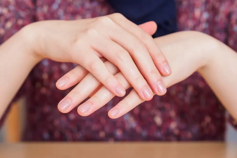 Ile trwa manicure japoński? Poznaj czas zabiegu i etapy