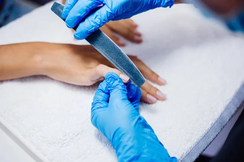 Manicure biologiczny: co to jest i dlaczego warto go wybrać?