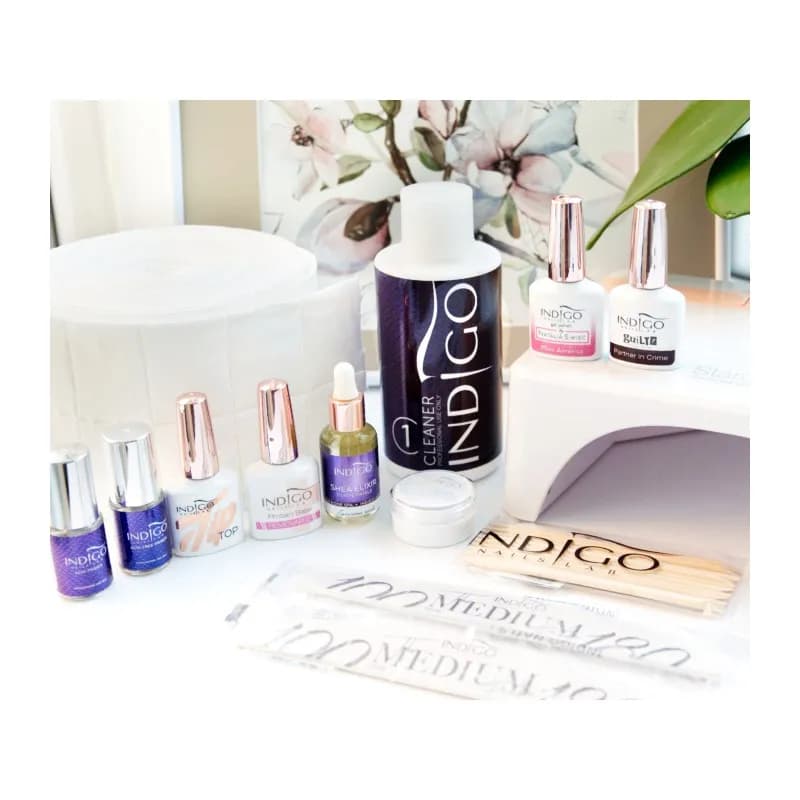 Najlepsze zestawy do manicure hybrydowego - porównanie marek